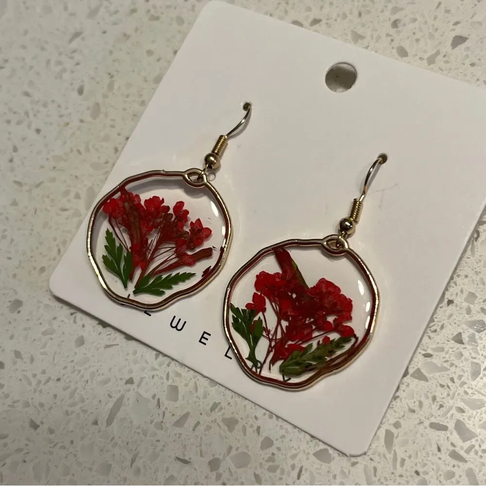 Dried Flowers and‎ Green Leaf Asymmetrical Shape Fashion Earrings